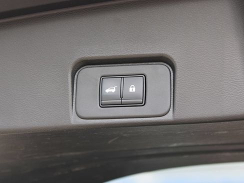 Used 2024 Nissan Rogue SV AWD/4WD image 16