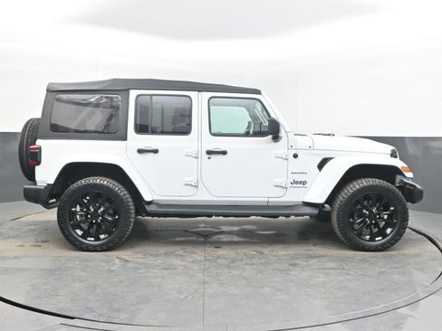 Used 2023 Jeep Wrangler Sahara w/ Cold Weather Group image 10