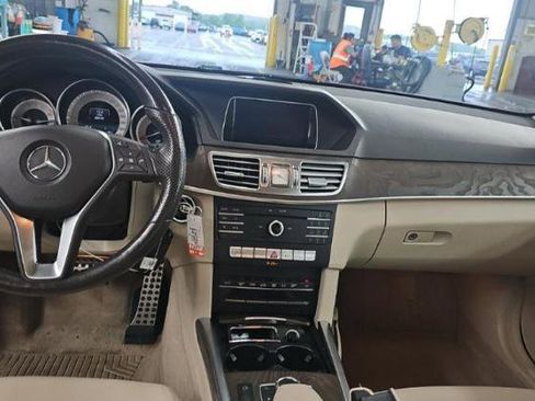Used 2016 Mercedes-Benz E 350 4MATIC Sedan w/ Premium Package image 10
