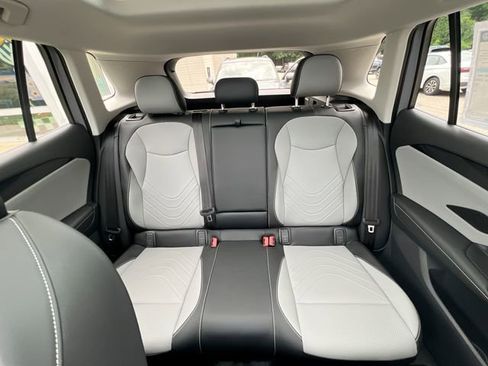 New 2025 Volkswagen Tiguan SE image 22