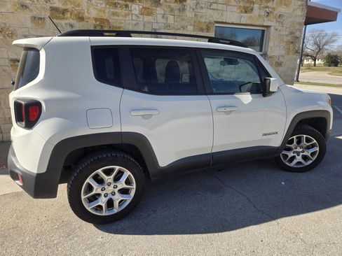Used 2016 Jeep Renegade Latitude w/ Cold Weather Group image 19