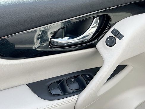 Used 2022 Nissan Rogue Sport SL image 14