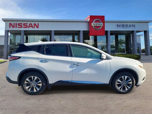 Used 2016 Nissan Murano S image 3