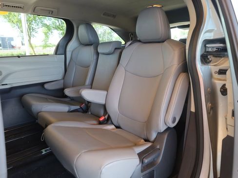 Used 2024 Toyota Sienna XLE image 24