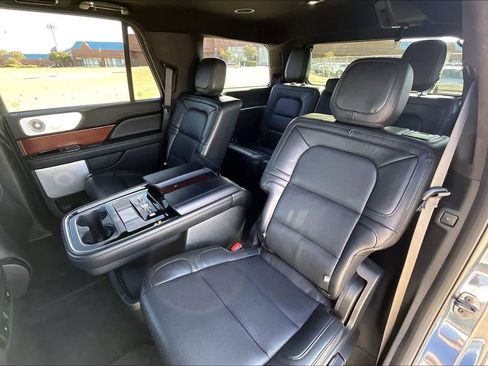 Used 2021 Lincoln Navigator Reserve w/ Luxury Package image 28
