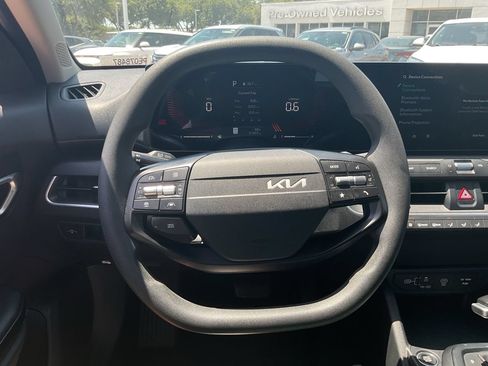 Used 2025 Kia K4 FWD image 25