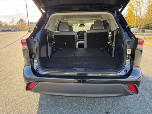 Used 2022 Toyota Highlander XLE image 8
