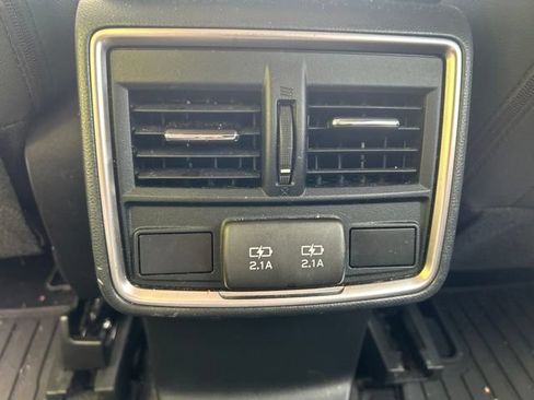 Used 2022 Subaru Forester Premium AWD/4WD image 18