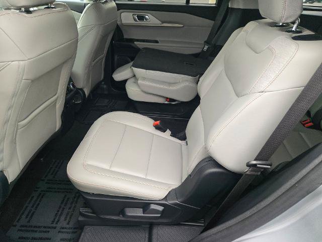 Certified 2025 Ford Explorer Active w/ Active Comfort Package AWD/4WD image 19