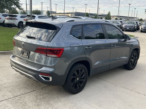 Certified 2023 Volkswagen Taos SE w/ Panoramic Sunroof Package FWD image 10