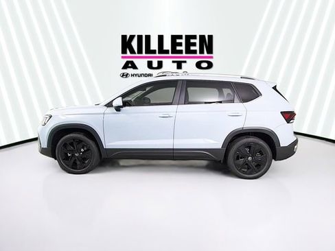 New 2026 Volkswagen Taos SE image 4