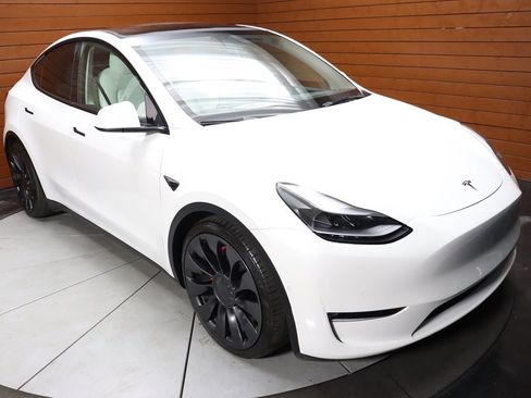 Used 2023 Tesla Model Y Performance image 9