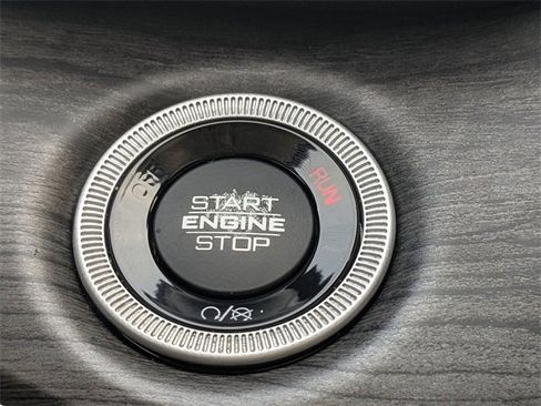 Used 2022 Jeep Grand Cherokee L Limited w/ Black Appearance Package image 36