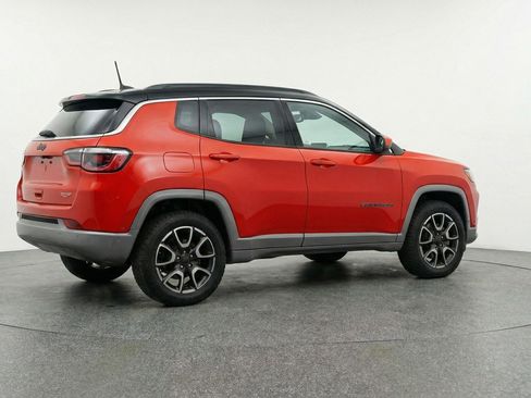 Used 2025 Jeep Compass Trailhawk image 9