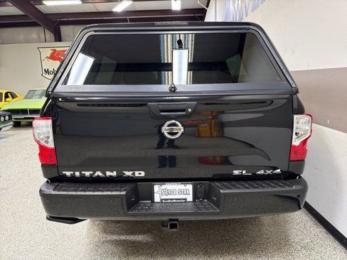 Used 2018 Nissan Titan SL w/ Chrome Package image 8