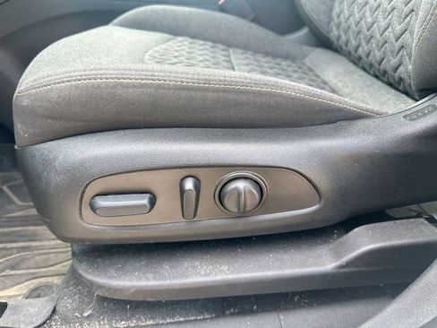 Used 2023 Chevrolet Equinox LT FWD image 39