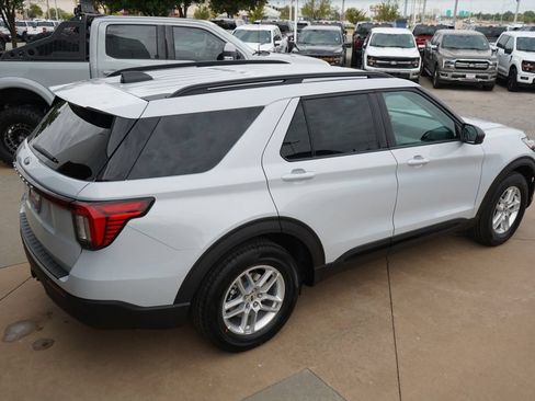 New 2026 Ford Explorer Active RWD image 15