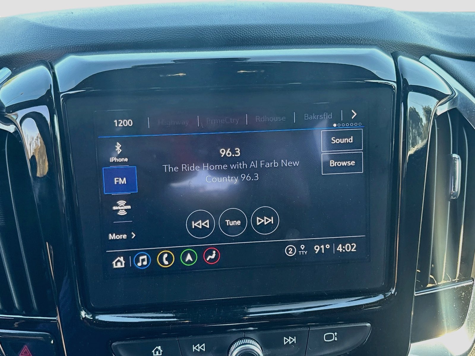 Used 2023 Chevrolet Traverse RS FWD image 15