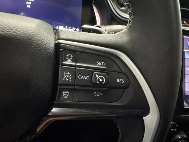 Used 2023 Jeep Grand Cherokee L Laredo AWD/4WD image 12