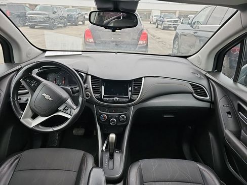 Used 2018 Chevrolet Trax LT w/ LT Convenience Package FWD image 9