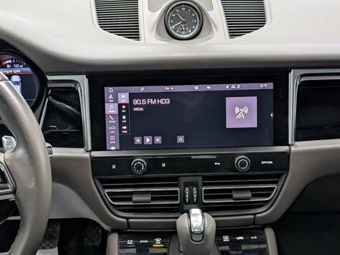 Used 2023 Porsche Macan S image 19