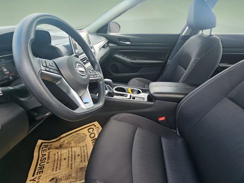 Used 2024 Nissan Altima 2.5 SV image 5