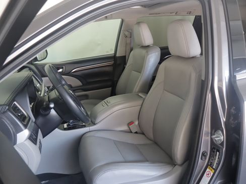 Used 2016 Toyota Highlander Limited image 26