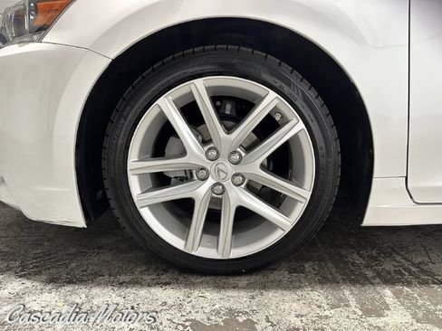 Used 2015 Lexus CT 200h w/ Seat Comfort Package FWD image 29