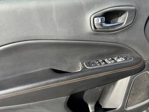 Used 2018 Jeep Compass Limited w/ Navigation Group AWD/4WD image 13