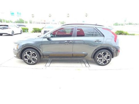 Used 2023 Kia Niro EX Touring image 7