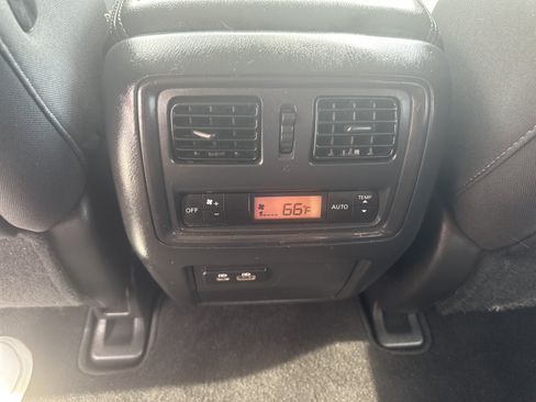 Used 2020 Nissan Pathfinder S AWD/4WD image 22