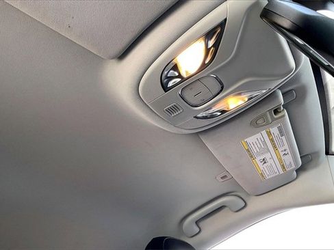 Used 2019 Jeep Compass Latitude image 29