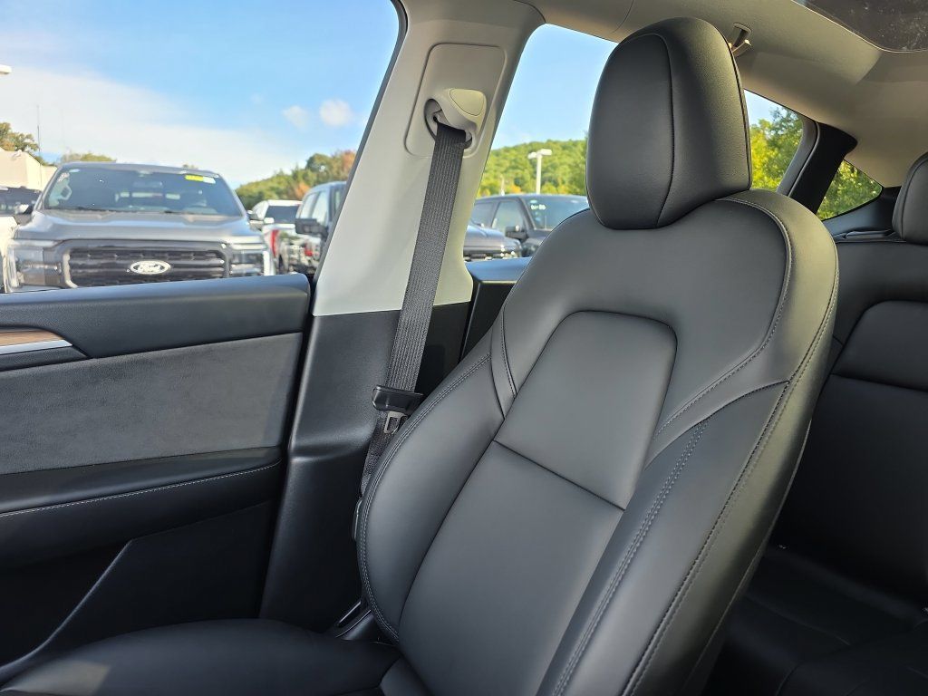Used 2024 Tesla Model Y Long Range AWD/4WD image 39