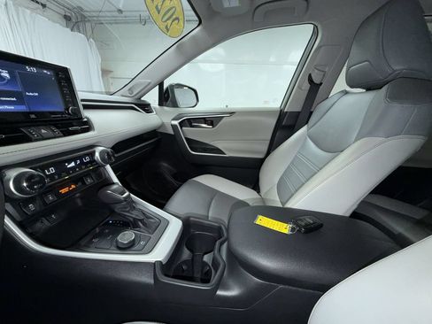 Used 2021 Toyota RAV4 XLE Premium AWD/4WD image 8