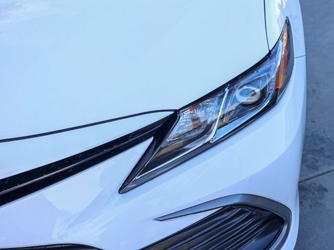 Used 2022 Toyota Camry LE image 10