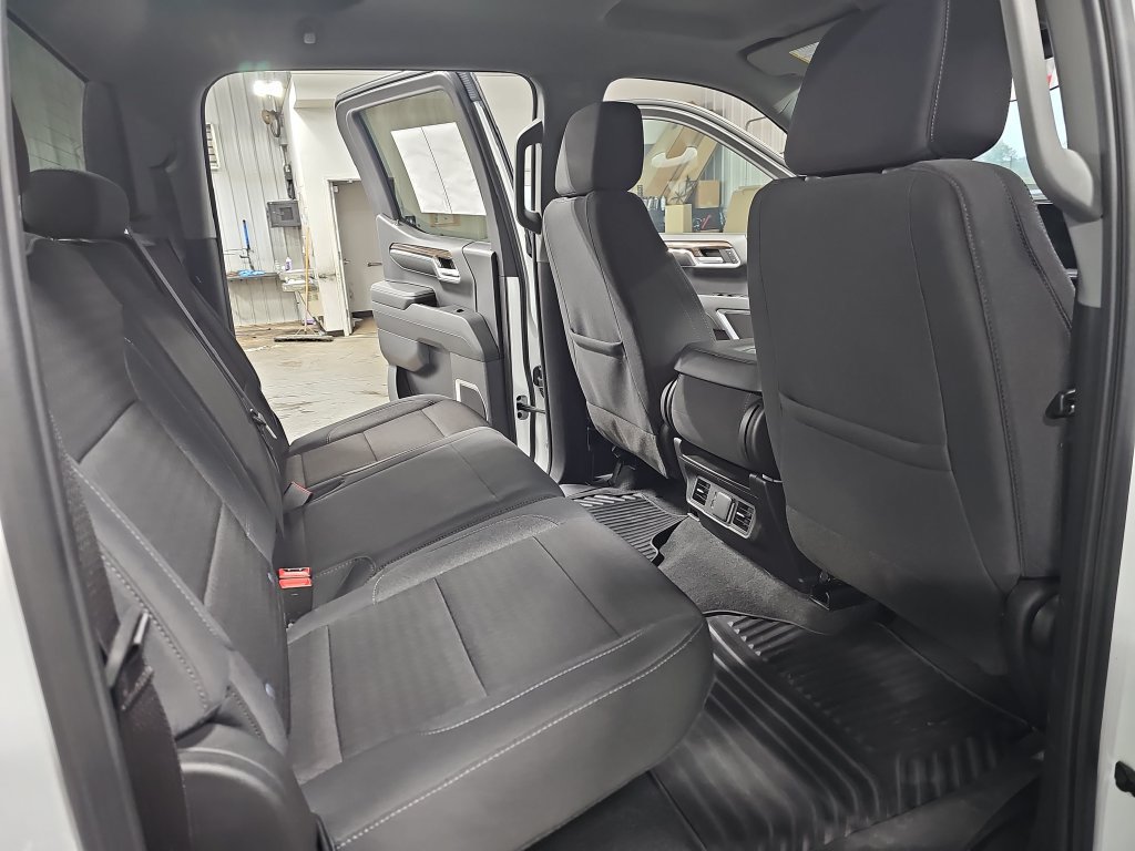 Used 2024 Chevrolet Silverado 1500 LT AWD/4WD image 11