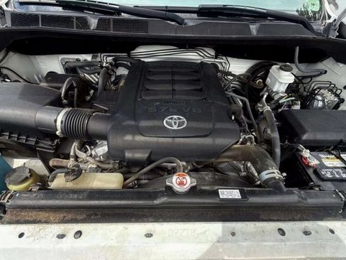 Used 2019 Toyota Sequoia SR5 AWD/4WD image 25