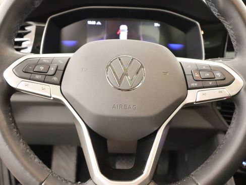 Certified 2025 Volkswagen Jetta SE w/ Sunroof Package FWD image 13