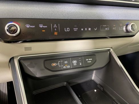 New 2026 Kia Carnival EX image 33