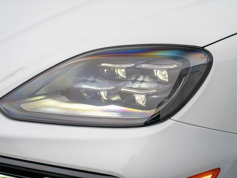 Used 2025 Porsche Cayenne image 28