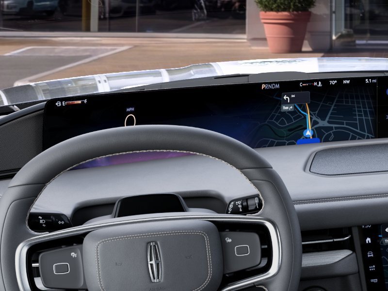 New 2027 Lincoln Navigator Premiere RWD image 13