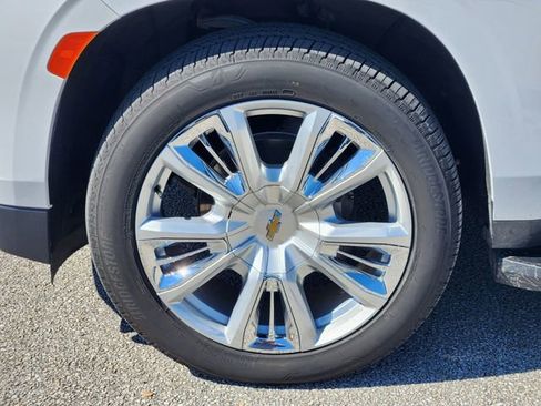 Used 2023 Chevrolet Suburban High Country image 8