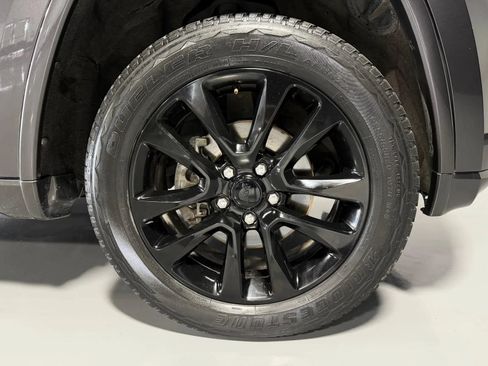 Used 2018 Jeep Grand Cherokee Altitude AWD/4WD image 9