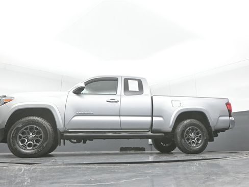 Used 2018 Toyota Tacoma SR5 image 36