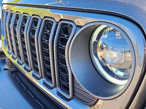 Used 2024 Jeep Gladiator Rubicon image 30