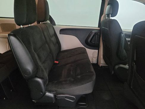 Used 2018 Dodge Grand Caravan SE image 19