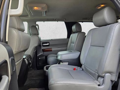 Used 2014 Toyota Sequoia Platinum RWD image 18