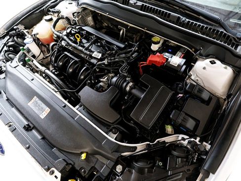 Used 2017 Ford Fusion SE w/ Fusion SE Technology Package image 17