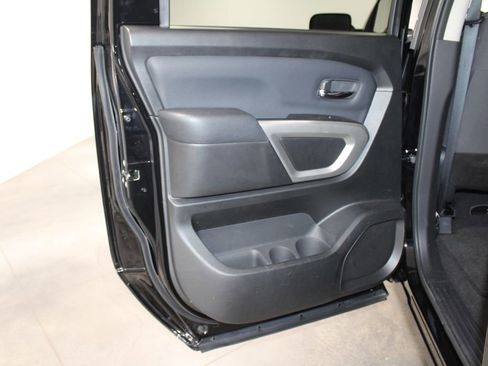 Used 2024 Nissan Titan SV image 24