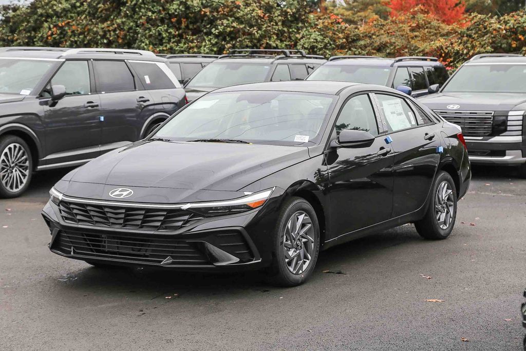 New 2026 Hyundai Elantra Hybrid w/ Cargo Package FWD image 4